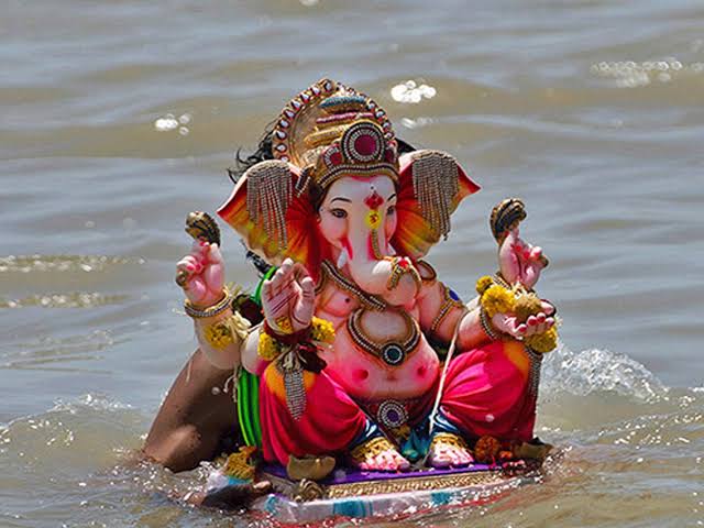 क्या अब गणपति बप्पा के विसर्जन का तरीका बदल जाएगा? पढ़ें महाराष्ट्र सरकार की नई पॉलिसी